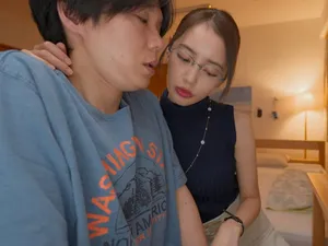 đưa cô bạn học cũ đang bỏ nhà đi vì cãi nhau với người chồng vào nhà trọ tâm sự