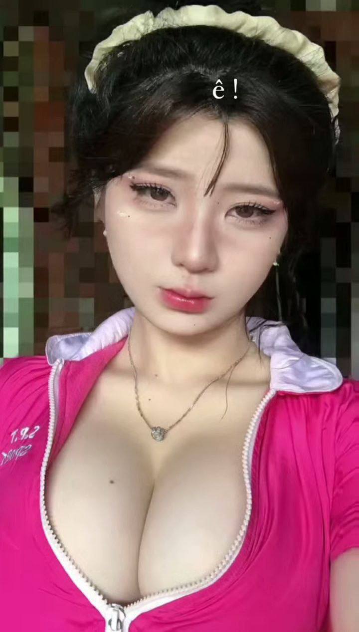 đưa cô bạn thân đã yêu thầm 10 năm trước vào nhà nghỉ sau buổi họp lớp